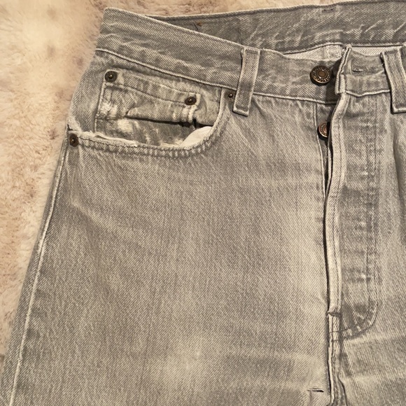 ✨light grey denim Levi’s jeans✨ - Picture 2 of 6